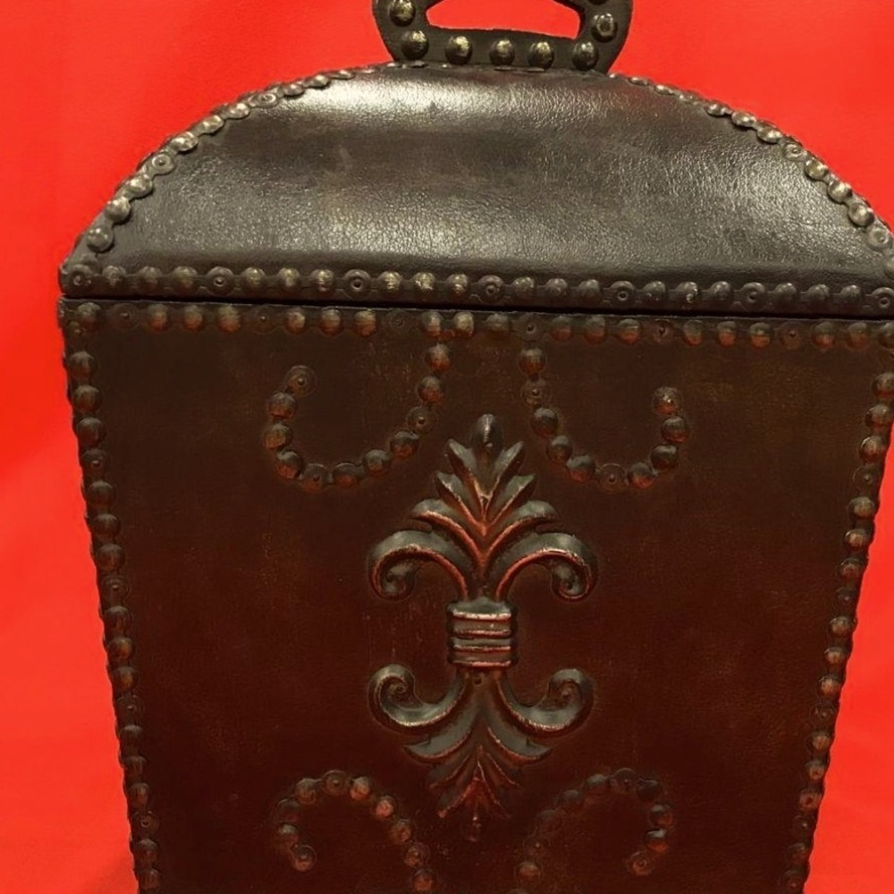 Large leatherette storage